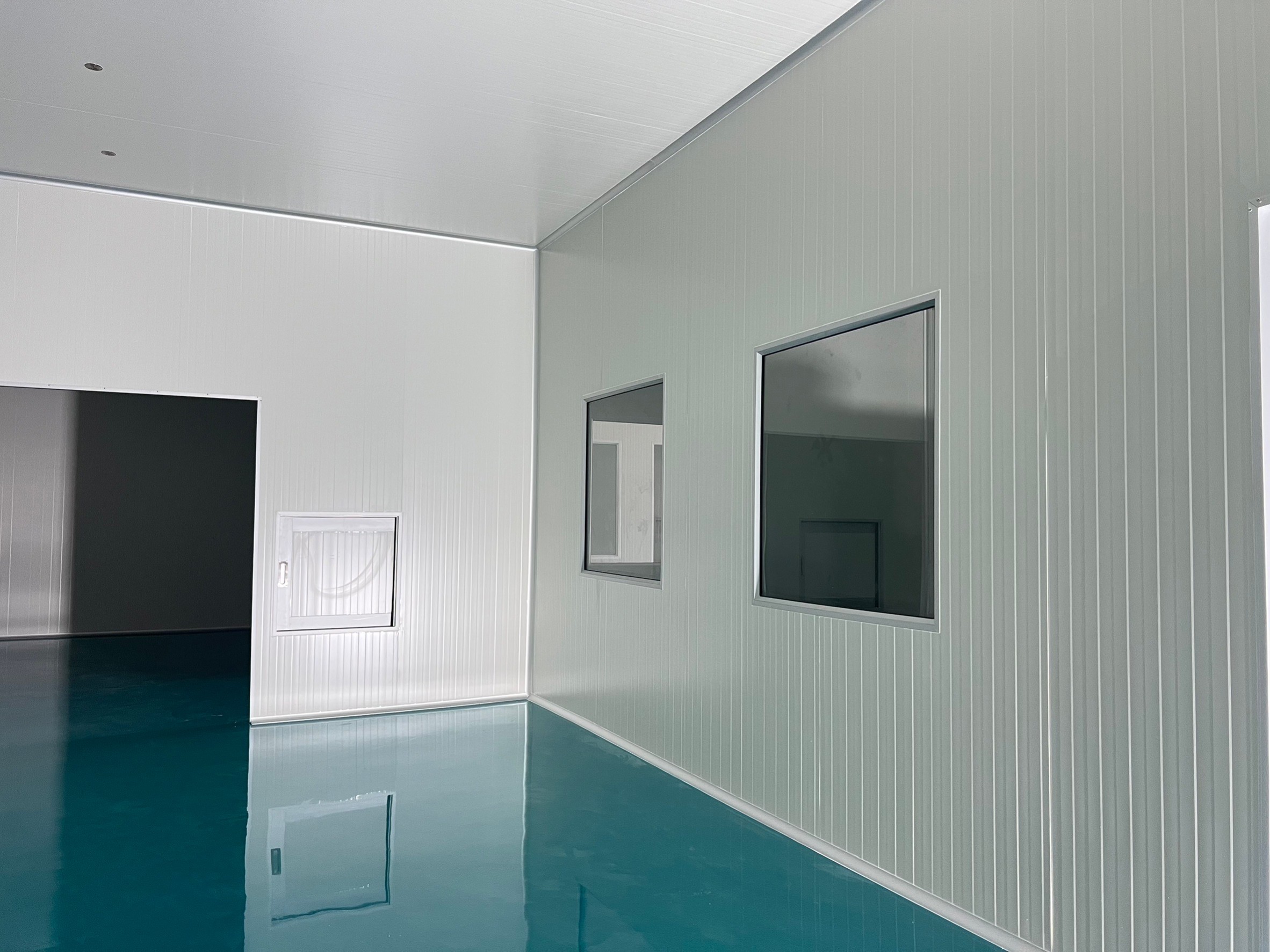 งานติดตั้งผนัง Clean room Isowall และงานพื้นEpoxy selfleveling  สำหรับโรงงานอาหาร โรงงานจังหวัด สมุทรสาคร
